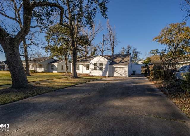 Property at 2630 Ashley St, Beaumont, TX 77702, 4 beds, 3 baths