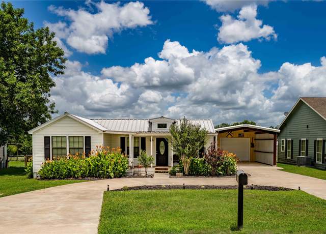 Property at 210 N Scott St, Fayetteville, TX 78940, 2 beds, 1.5 baths