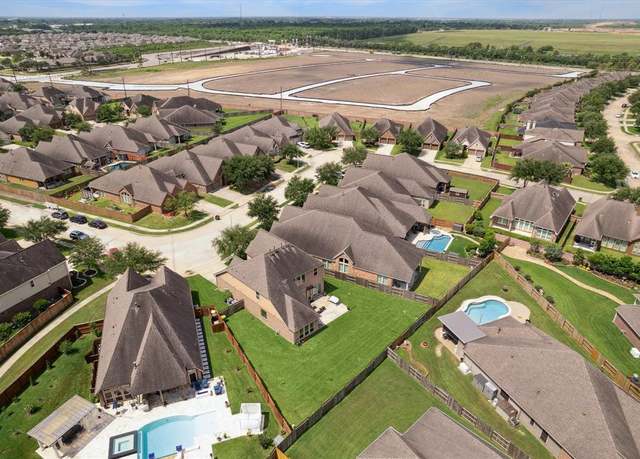 Property at 13921 Pebble Falls Ln, Pearland, TX 77584, 4 beds, 3.5 baths