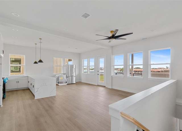 Property at 3614 Niko Ct, Galveston, TX 77554, 3 beds, 3.5 baths