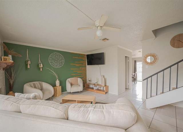 Property at 5837 Sunforest Dr, Houston, TX 77092, 3 beds, 2.5 baths