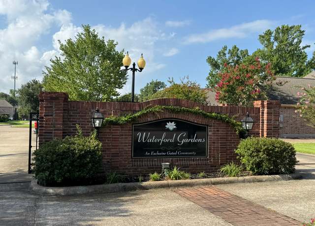 Property at 21 Waterford Gdns, Pinehurst, TX 77630
