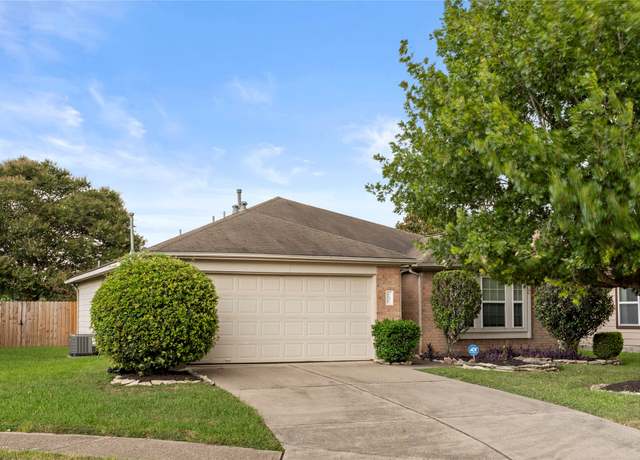 Property at 9515 Summer Laurel Ln, Houston, TX 77088, 3 beds, 2 baths
