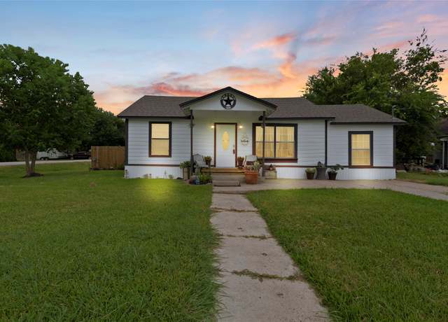 Property at 720 E Main St, La Porte, TX 77571, 3 beds, 2 baths