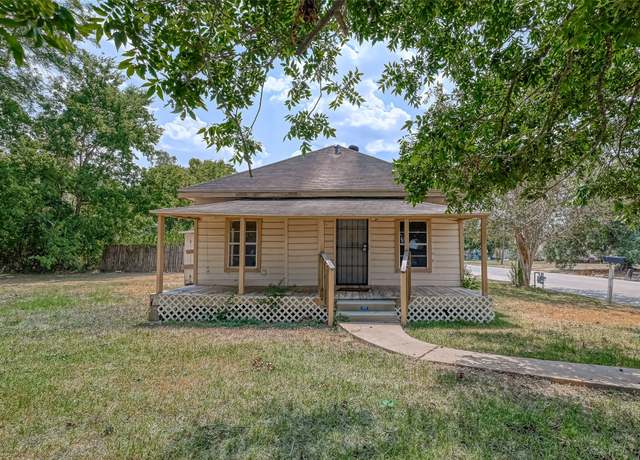 Property at 702 Mattie St, Wharton, TX 77488, 2 beds, 1 bath