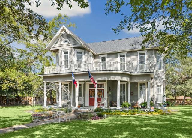 Property at 725 Columbus Rd, Sealy, TX 77474, 5 beds, 3 baths
