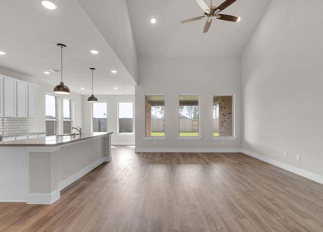 Property at 21611 Elmheart Dr, New Caney, TX 77357, 5 beds, 4 baths