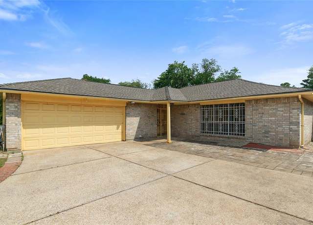 Property at 11818 Guadalupe River Dr, Houston, TX 77067, 4 beds, 2 baths