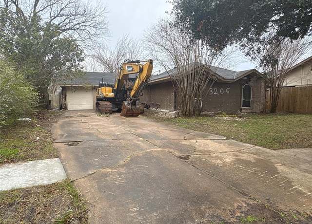 Property at 7111 Towerview Ln, Houston, TX 77489