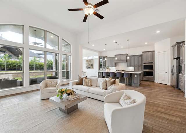 Property at 1046 Lakemont Bend Ln, Pinehurst, TX 77362, 4 beds, 3.5 baths