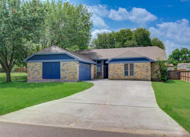 Property at 13215 Bunker Hill Dr, Willis, TX 77318, 3 beds, 2 baths