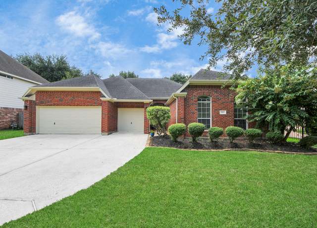Property at 2213 Scenic Shore Dr, Seabrook, TX 77586, 4 beds, 3 baths