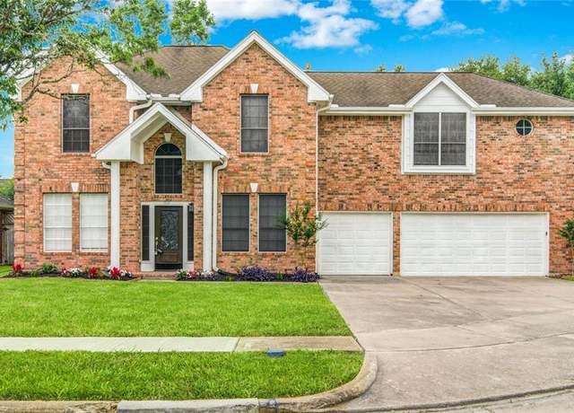 Property at 1810 Oakleaf Cir, Pearland, TX 77581, 4 beds, 2.5 baths