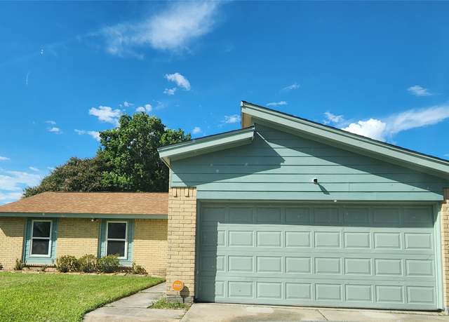 Property at 4906 Valley View Dr, La Porte, TX 77571, 3 beds, 2 baths