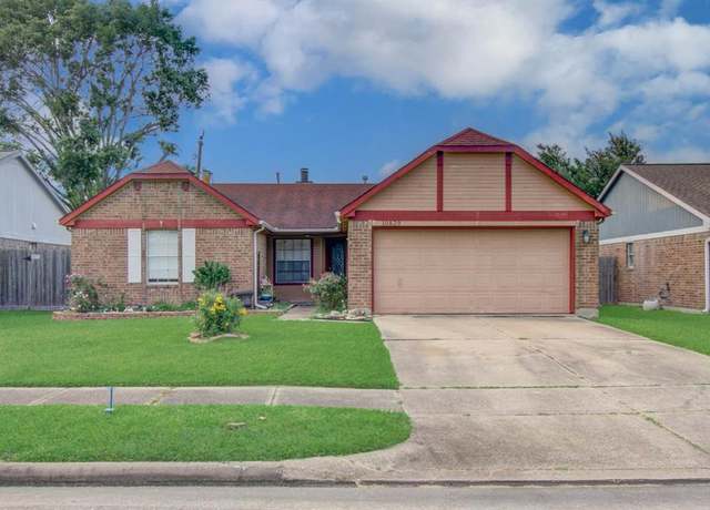 Property at 10829 E Linwood Dr, La Porte, TX 77571, 3 beds, 2 baths