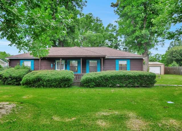 Property at 1529 E Taylor Lake Cir, Livingston, TX 77351