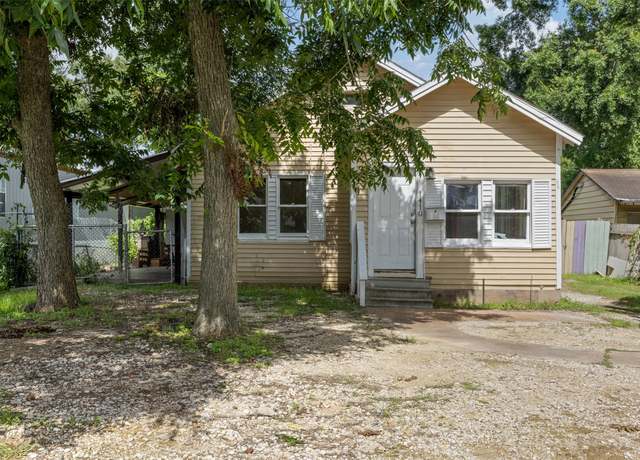 Property at 1410 8th St, Rosenberg, TX 77471, 4 beds, 2 baths