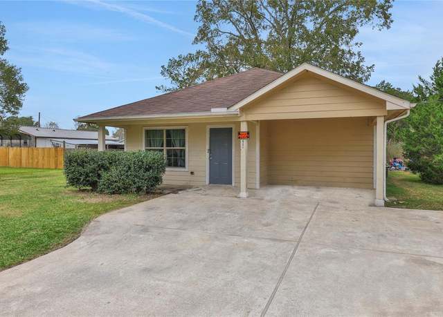 Property at 424 Baker Cir, Ames, TX 77575, 3 beds, 2 baths