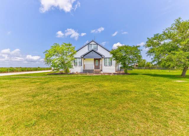 Property at 1825 County Road 212, Angleton, TX 77515, 3 beds, 2.5 baths