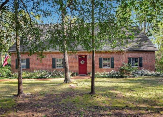 Property at 2211 Copeland St, Lufkin, TX 75904, 3 beds, 3.5 baths