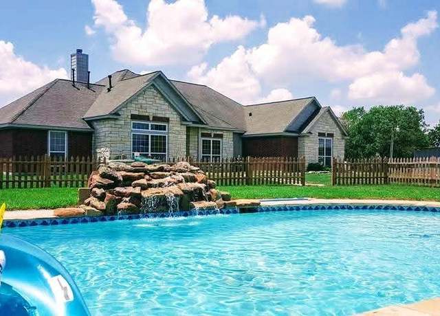 Property at 9430 Oberrender Rd, Needville, TX 77461, 3 beds, 3 baths