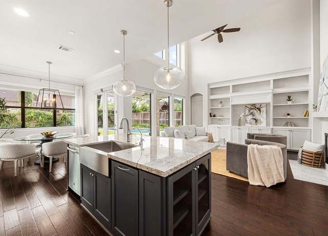Property at 1211 Chamboard Ln, Houston, TX 77018, 4 beds, 3.5 baths