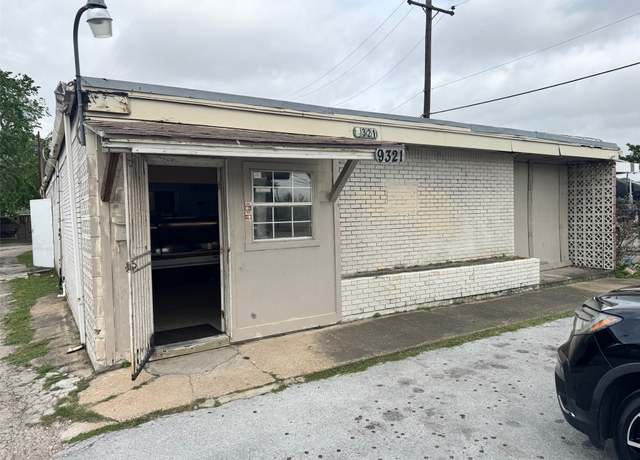 Property at 9321 S Irvington Blvd S, Houston, TX 77022, 0.5 baths