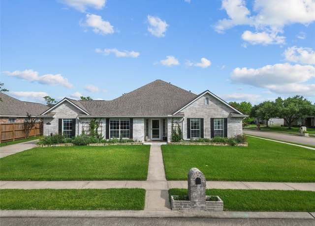 Property at 2501 Clover Rdg, League City, TX 77573, 4 beds, 3 baths
