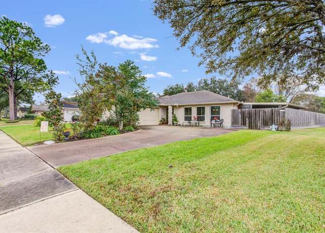 Property at 2911 Poplar Creek Ln, Pearland, TX 77584, 3 beds, 2 baths