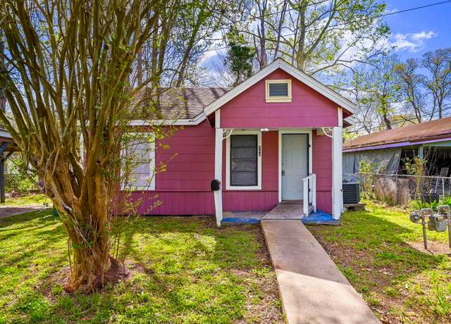 Property at 606 E 4th St, Sweeny, TX 77480, 1 bed, 1 bath