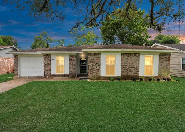 Property at 218 E Dumble St, Alvin, TX 77511, 3 beds, 1.5 baths