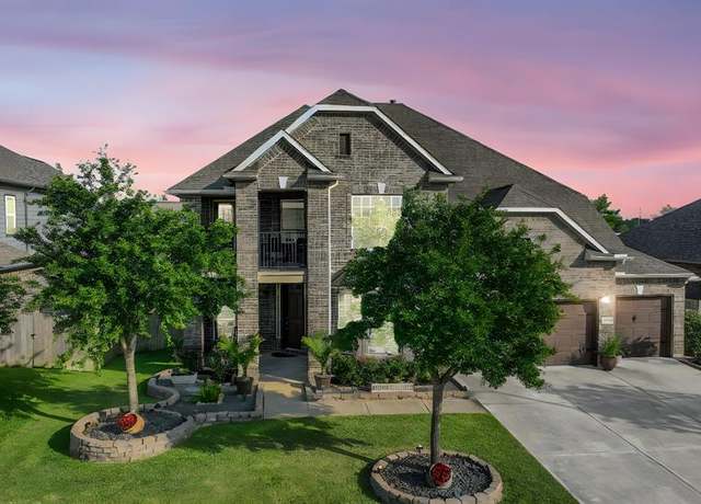 Property at 13814 Russell Ct, Mont Belvieu, TX 77523, 4 beds, 3.5 baths