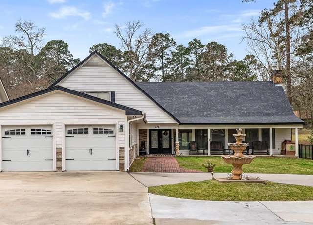 Property at 42 Cherry Hill Dr, Conroe, TX 77304, 4 beds, 3.5 baths