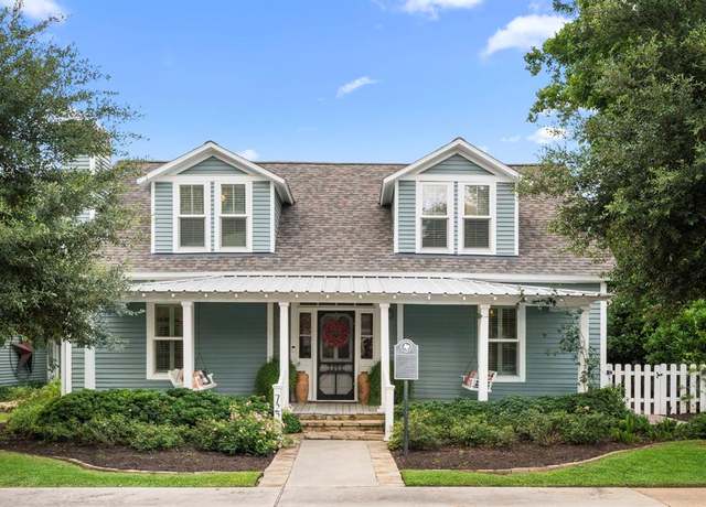 Property at 722 Jackson St, Columbus, TX 78934, 3 beds, 3.5 baths