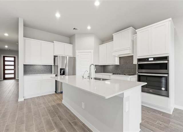 Property at 906 Big Bend Dr, League City, TX 77573, 4 beds, 2.5 baths