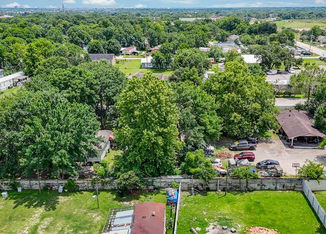 Property at 16005 Old Richmond Rd, Sugar Land, TX 77498, 3 beds, 1.5 baths