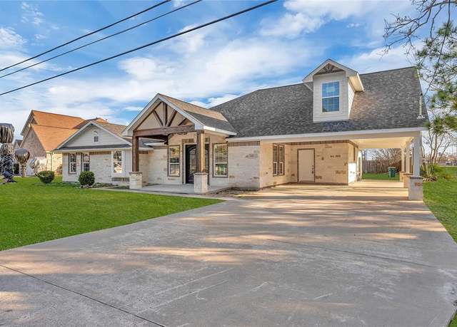 Property at 402 Bayou Bnd, Baytown, TX 77521, 3 beds, 2 baths