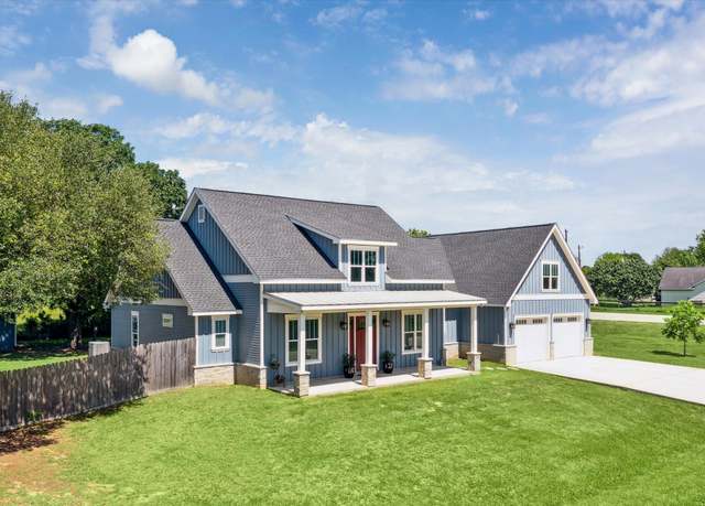 Property at 127 Buenger Rd, Industry, TX 78944, 4 beds, 3.5 baths