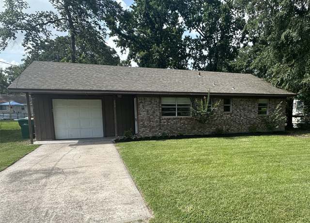 Property at 200 Moss Hill Ln, Conroe, TX 77303, 3 beds, 1 bath