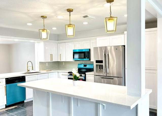 Property at 312 Bridal Wreath Ave, Orange, TX 77630, 4 beds, 2 baths