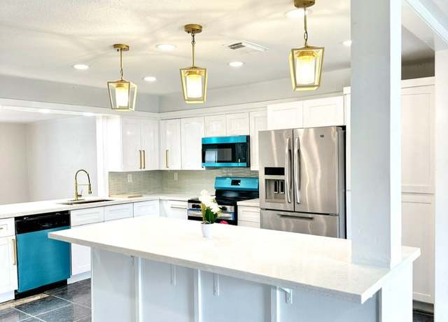 Property at 312 Bridal Wreath Ave, Orange, TX 77630, 4 beds, 2 baths