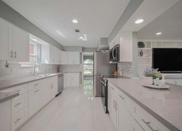 Property at 12206 Green Glade Dr, Houston, TX 77099, 4 beds, 4 baths