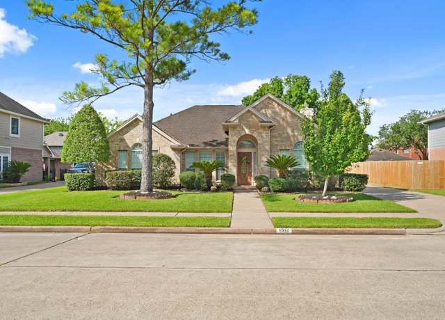 Property at 1512 Pine Ridge Ln, Pearland, TX 77581, 3 beds, 2 baths
