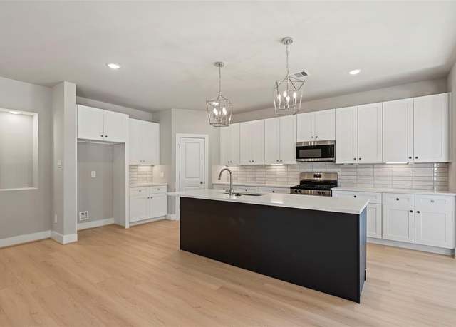 Property at 2845 14th St, Hempstead, TX 77445, 3 beds, 2.5 baths