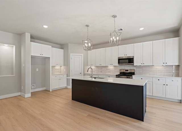 Property at 2845 14th St, Hempstead, TX 77445, 3 beds, 2.5 baths
