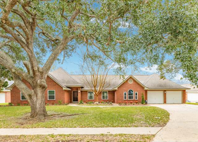 Property at 117 Dewberry Dr, Lake Jackson, TX 77566, 4 beds, 2.5 baths