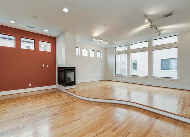 Property at 402 Parker St, Houston, TX 77007, 3 beds, 3.5 baths