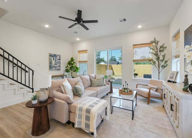 Property at 930 Mansfield St, Houston, TX 77091, 3 beds, 2.5 baths