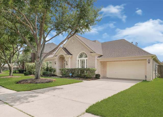 Property at 2005 Mistwood Ct, Pearland, TX 77584, 4 beds, 3 baths
