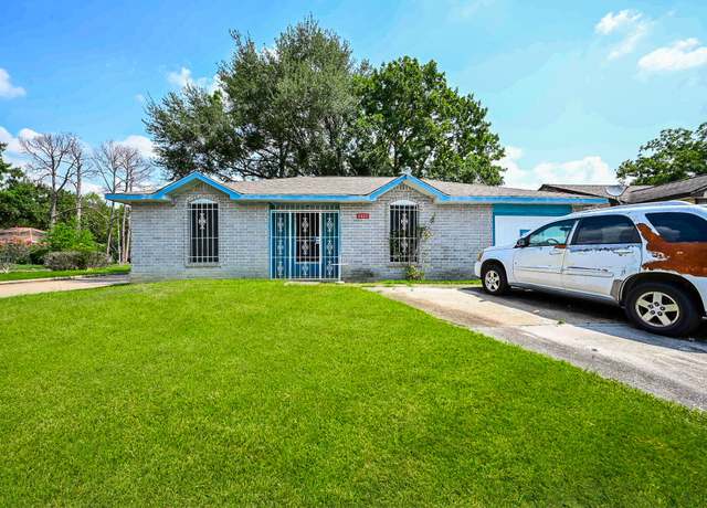Property at 4885 E Ridge Creek Dr, Houston, TX 77053, 3 beds, 2 baths